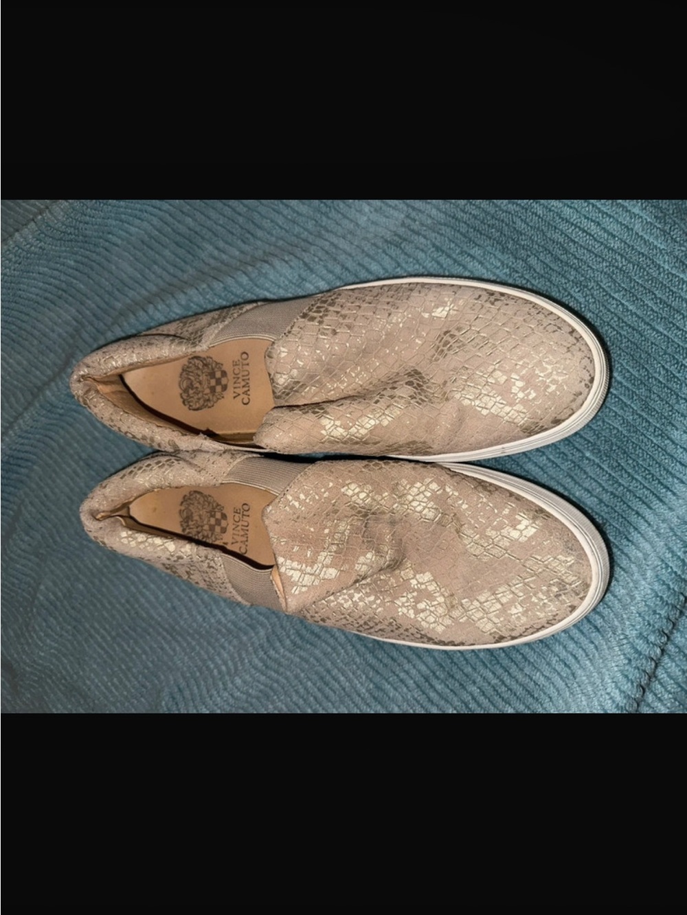 Vince Camuto tan snakeskin shoes size 9